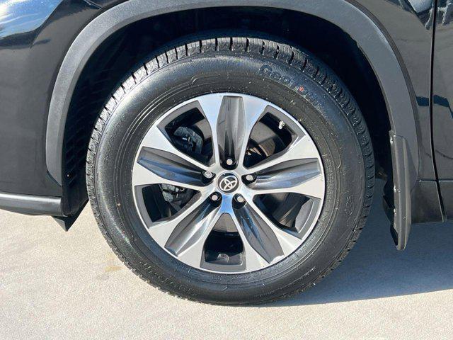 used 2021 Toyota Highlander car, priced at $33,000