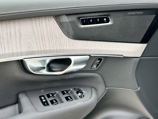 new 2025 Volvo XC90 Plug-In Hybrid car, priced at $70,000