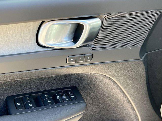 new 2025 Volvo XC40 car, priced at $42,923