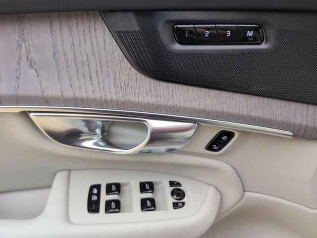 new 2026 Volvo XC90 Plug-In Hybrid car, priced at $82,625