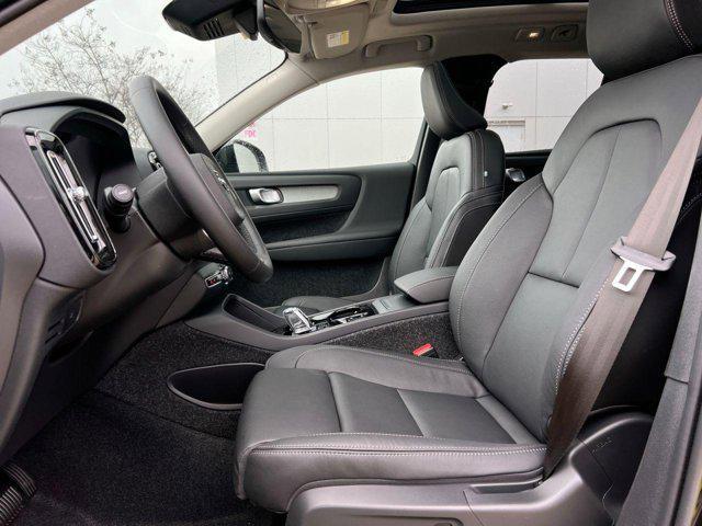 new 2025 Volvo XC40 car, priced at $41,499