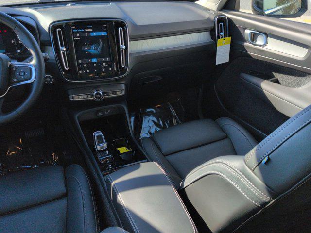 new 2025 Volvo XC40 car, priced at $41,499
