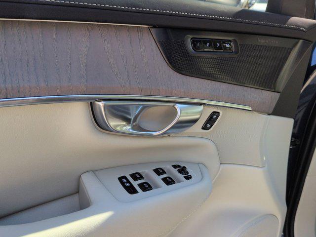 new 2026 Volvo XC90 Plug-In Hybrid car