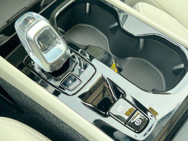 new 2025 Volvo XC40 car, priced at $46,565