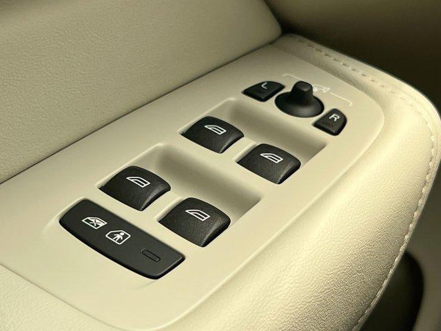 new 2026 Volvo XC60 Plug-In Hybrid car