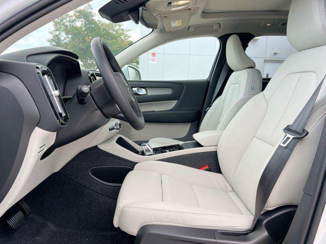 new 2025 Volvo XC40 car, priced at $44,614