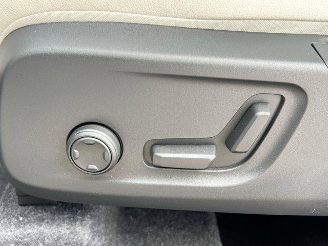new 2025 Volvo XC40 car, priced at $44,614