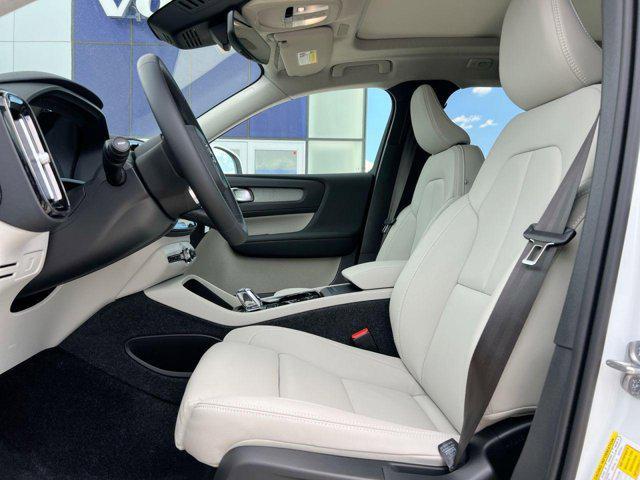 new 2025 Volvo XC40 car, priced at $51,565