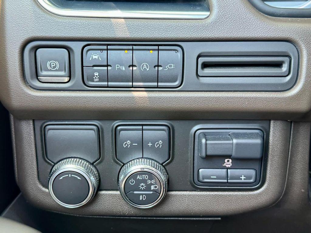 used 2021 GMC Yukon XL car, priced at $39,991