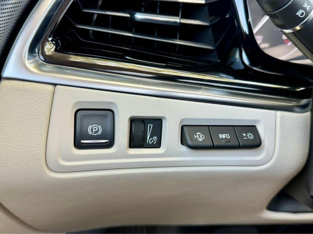 used 2023 Cadillac XT6 car, priced at $39,991