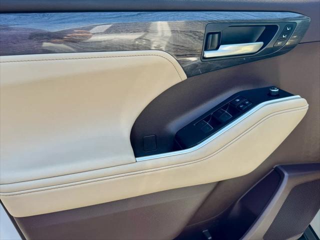 used 2020 Toyota Highlander Hybrid car, priced at $41,991