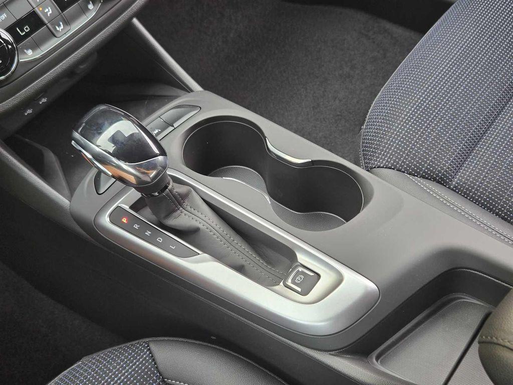 new 2025 Buick Envista car, priced at $27,579