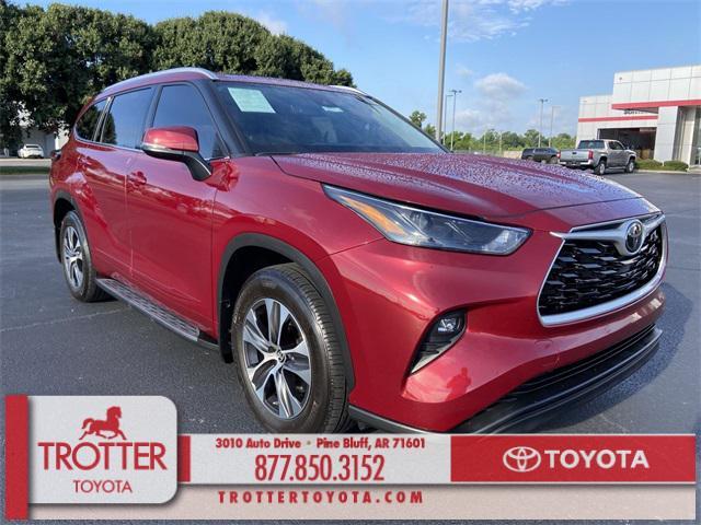 used 2022 Toyota Highlander car, priced at $35,495