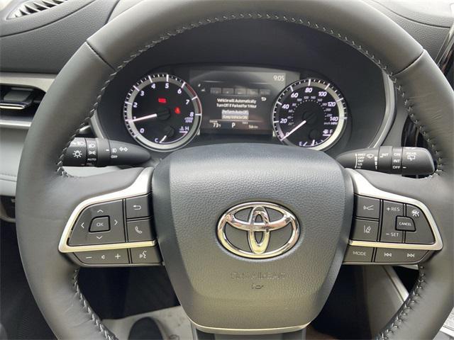 new 2025 Toyota Highlander car