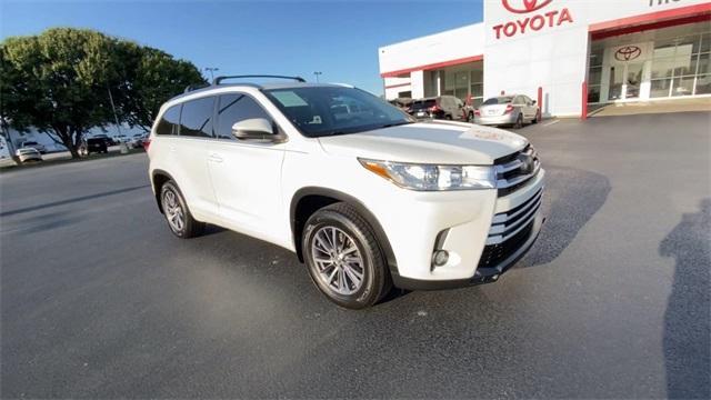 used 2018 Toyota Highlander car, priced at $22,995