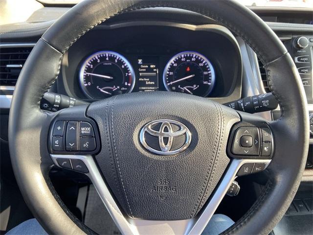 used 2018 Toyota Highlander car, priced at $22,995