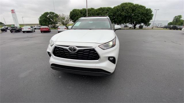 used 2022 Toyota Highlander car, priced at $37,899