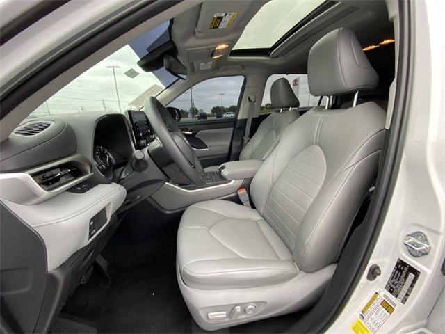 used 2022 Toyota Highlander car, priced at $37,899