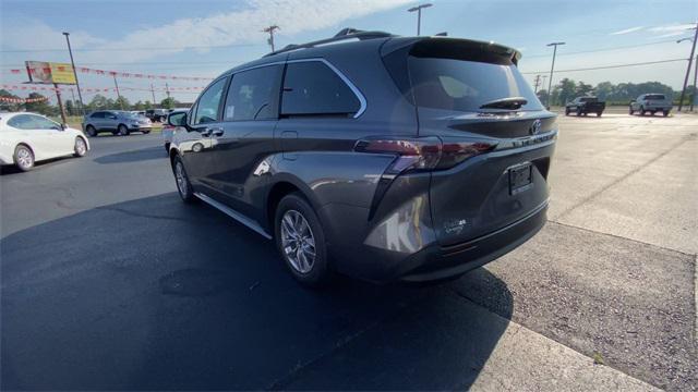 new 2025 Toyota Sienna car