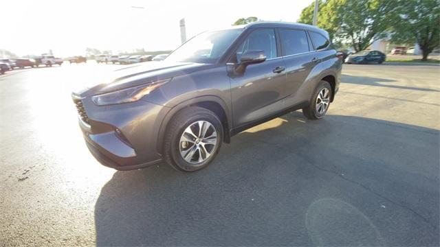 used 2024 Toyota Highlander car, priced at $43,495
