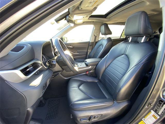 used 2024 Toyota Highlander car, priced at $43,495