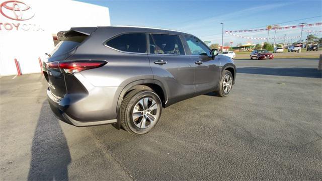used 2024 Toyota Highlander car, priced at $43,495