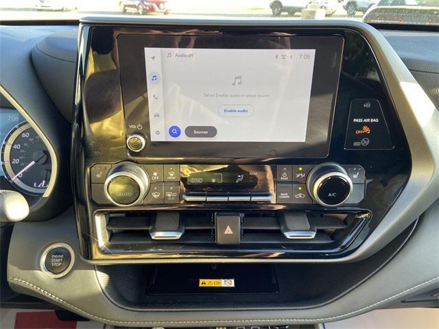 used 2024 Toyota Highlander car, priced at $43,495