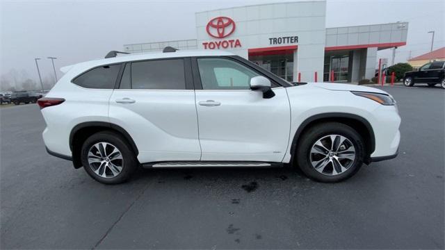 used 2024 Toyota Highlander Hybrid car, priced at $46,995