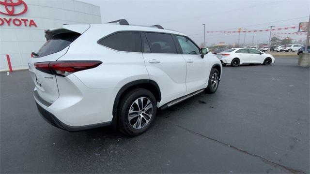 used 2024 Toyota Highlander Hybrid car, priced at $46,995