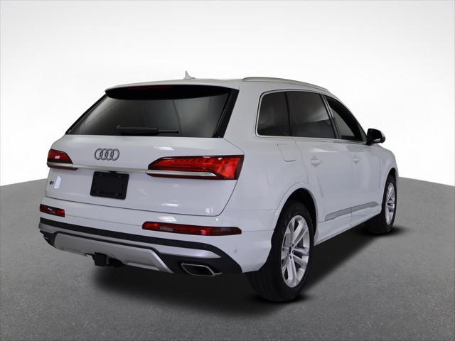 new 2025 Audi Q7 car, priced at $75,510