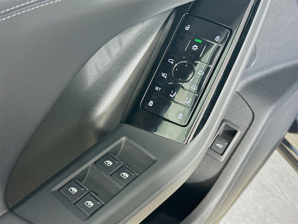 new 2025 Audi Q6 e-tron car, priced at $70,425