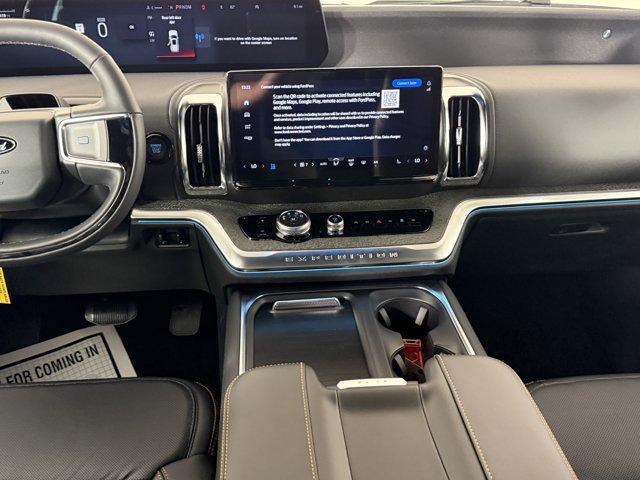 new 2025 Ford Expedition car, priced at $78,044