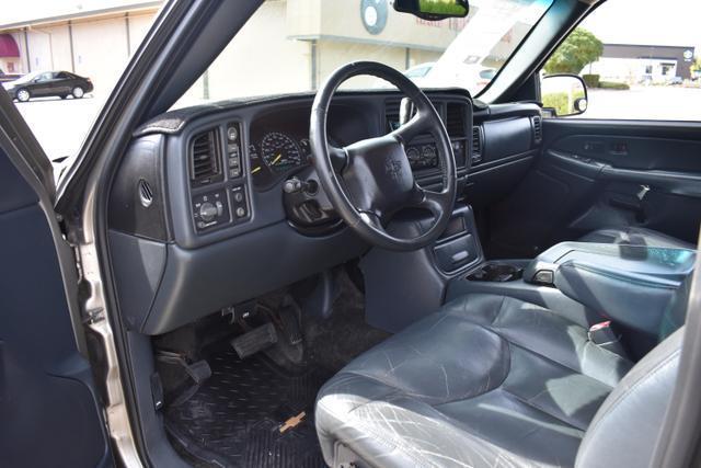 used 2002 Chevrolet Avalanche car, priced at $9,488