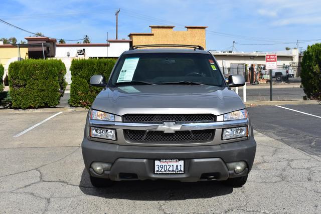 used 2002 Chevrolet Avalanche car, priced at $9,488