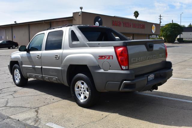 used 2002 Chevrolet Avalanche car, priced at $9,488