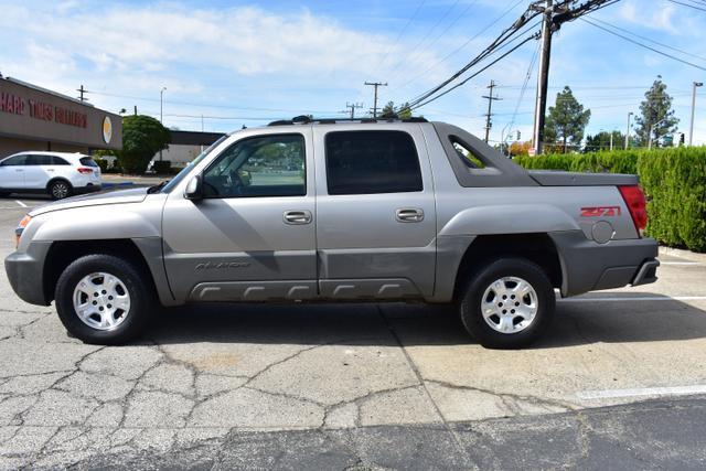 used 2002 Chevrolet Avalanche car, priced at $9,488