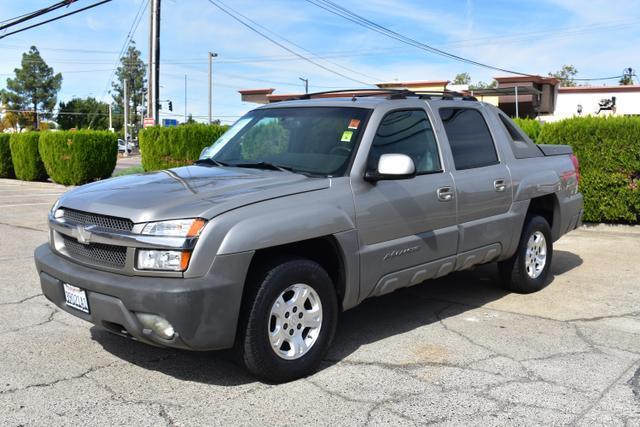 used 2002 Chevrolet Avalanche car, priced at $9,488