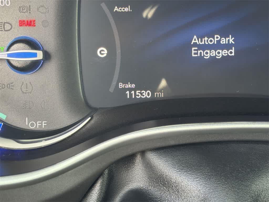 used 2024 Chrysler Pacifica Hybrid car, priced at $33,089