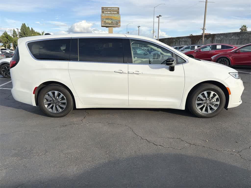used 2024 Chrysler Pacifica Hybrid car, priced at $33,089