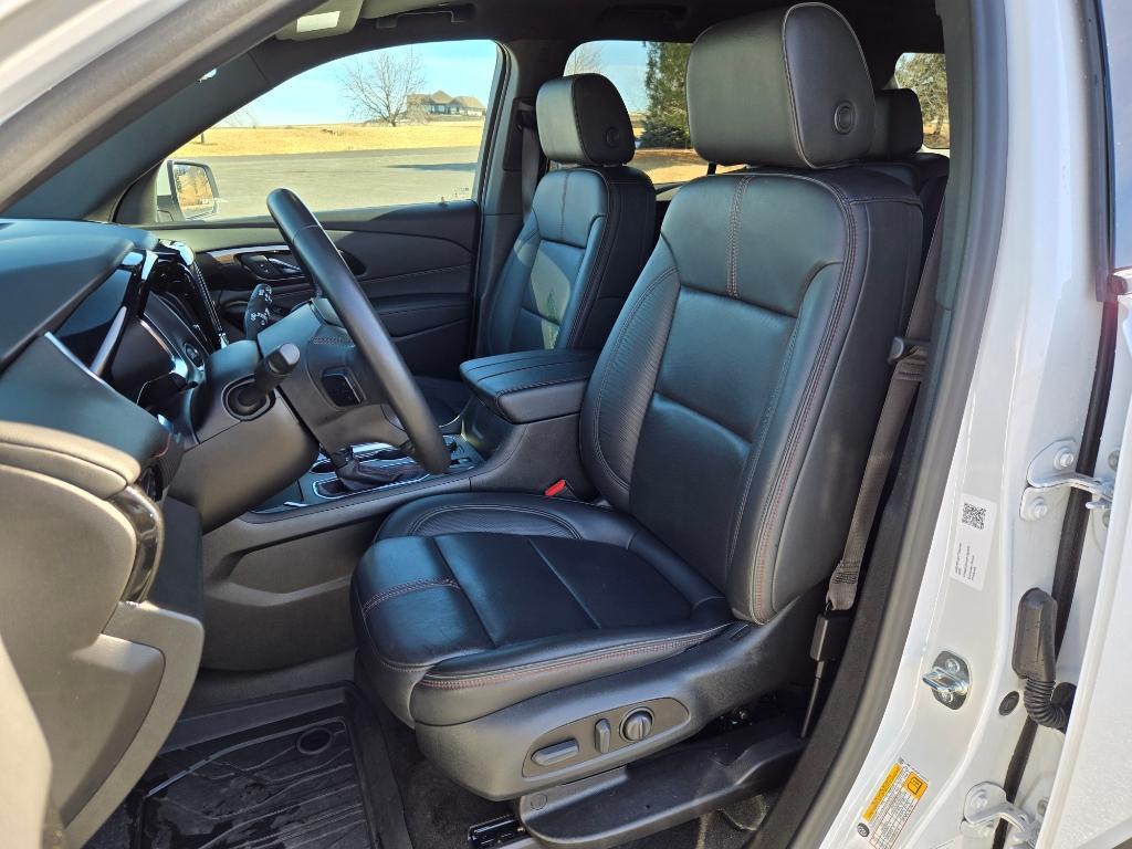 used 2023 Chevrolet Traverse car, priced at $40,995