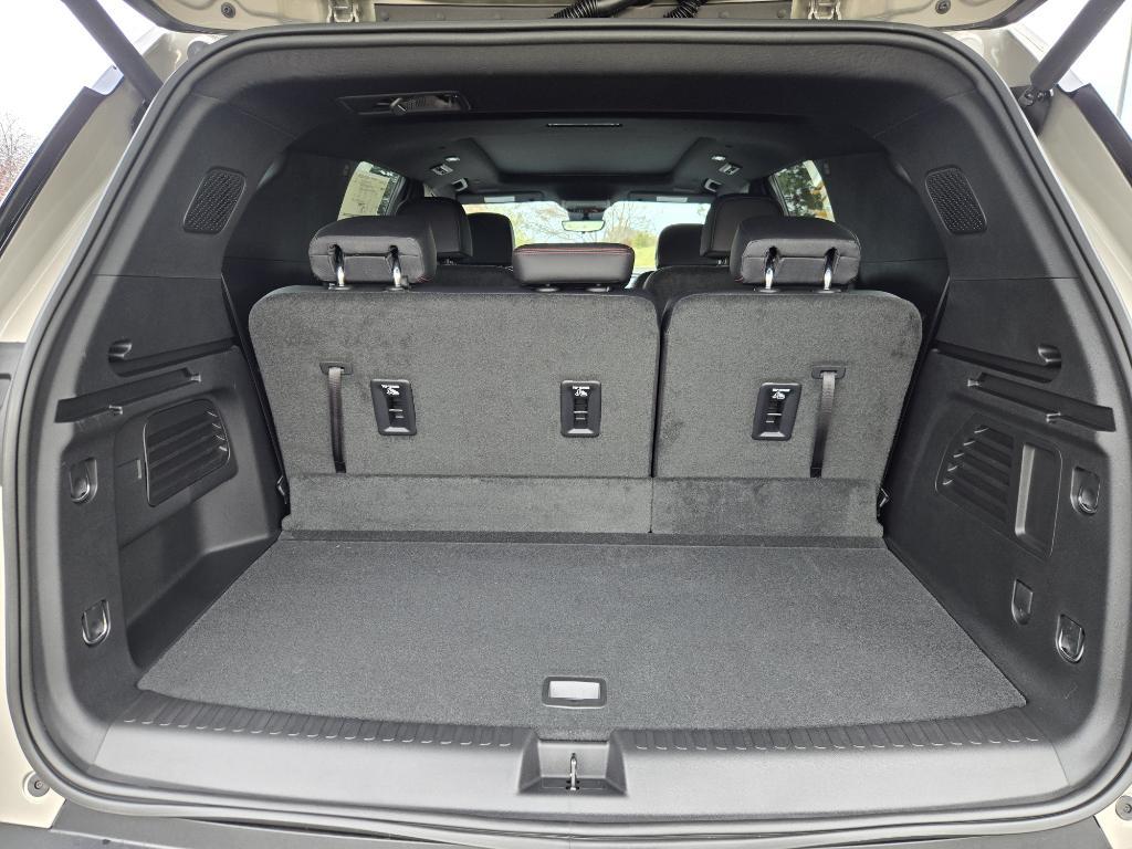 new 2026 Chevrolet Traverse car, priced at $53,915