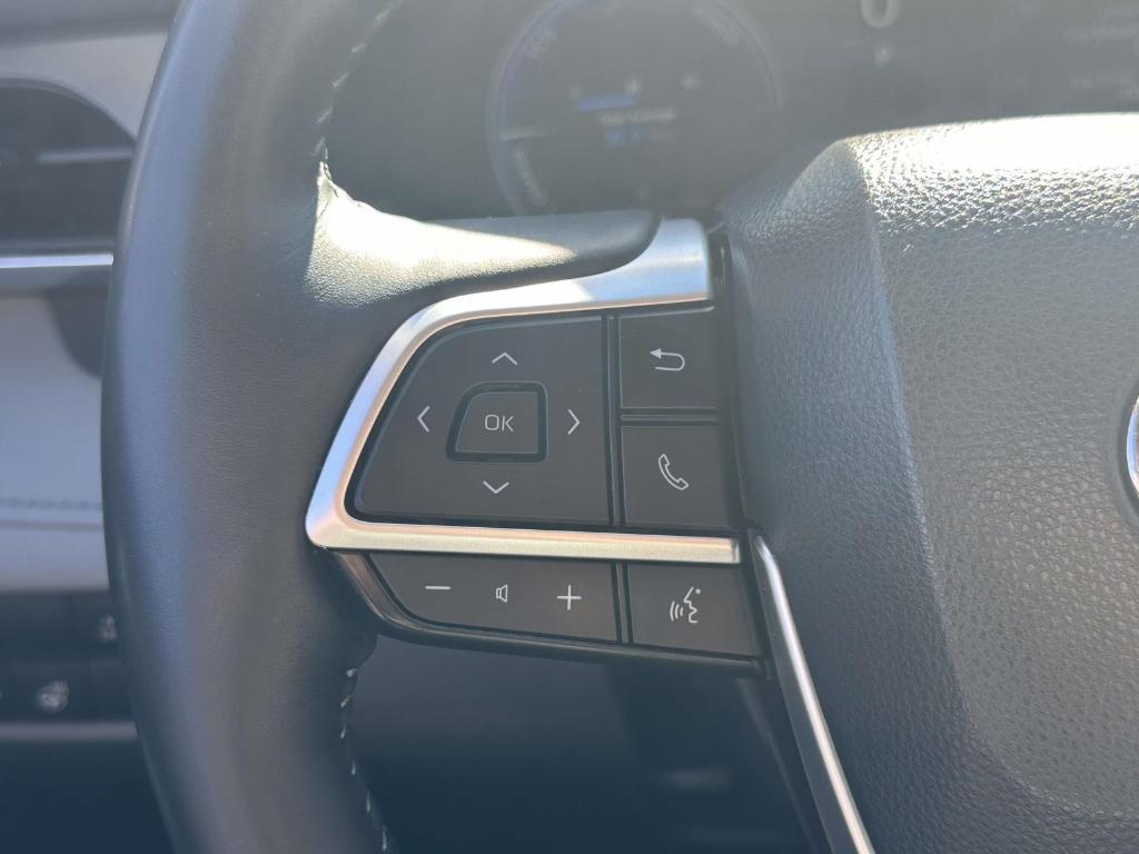 used 2023 Toyota Highlander Hybrid car, priced at $44,299