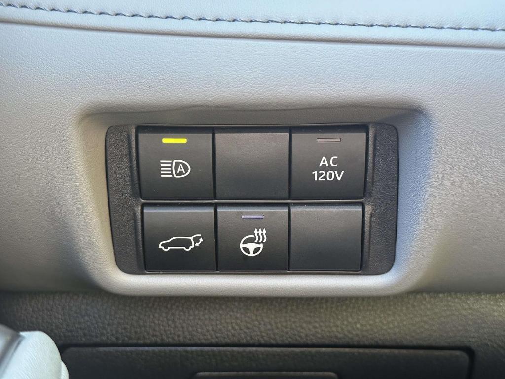 used 2023 Toyota Highlander Hybrid car, priced at $44,299