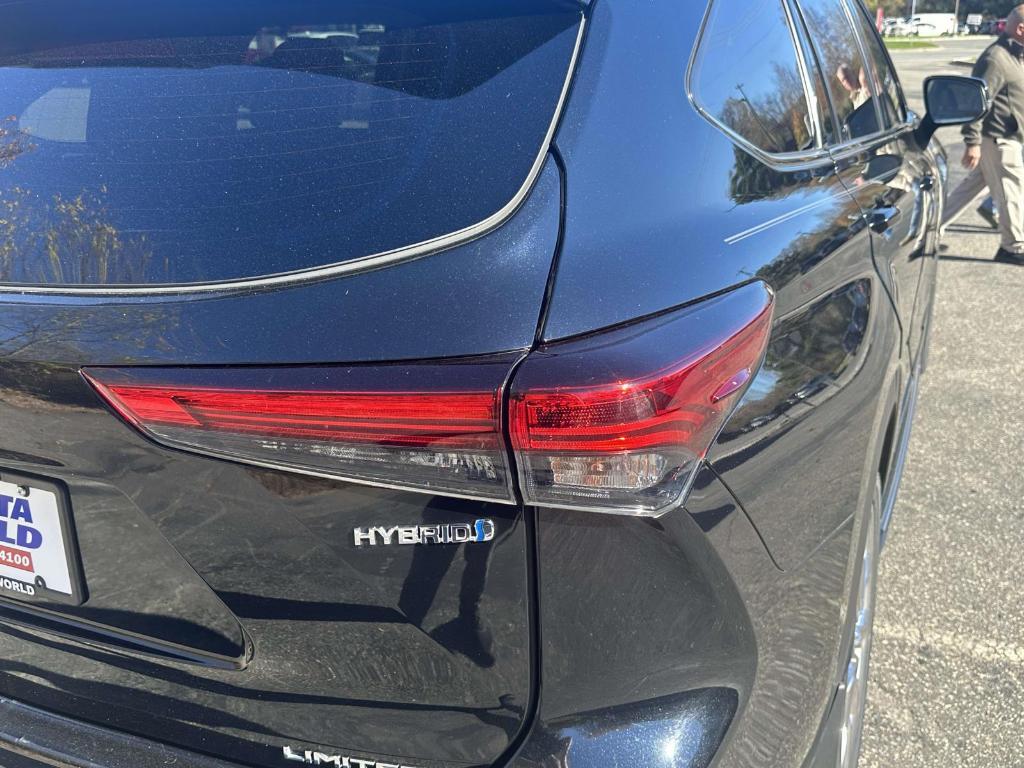 used 2023 Toyota Highlander Hybrid car, priced at $44,299