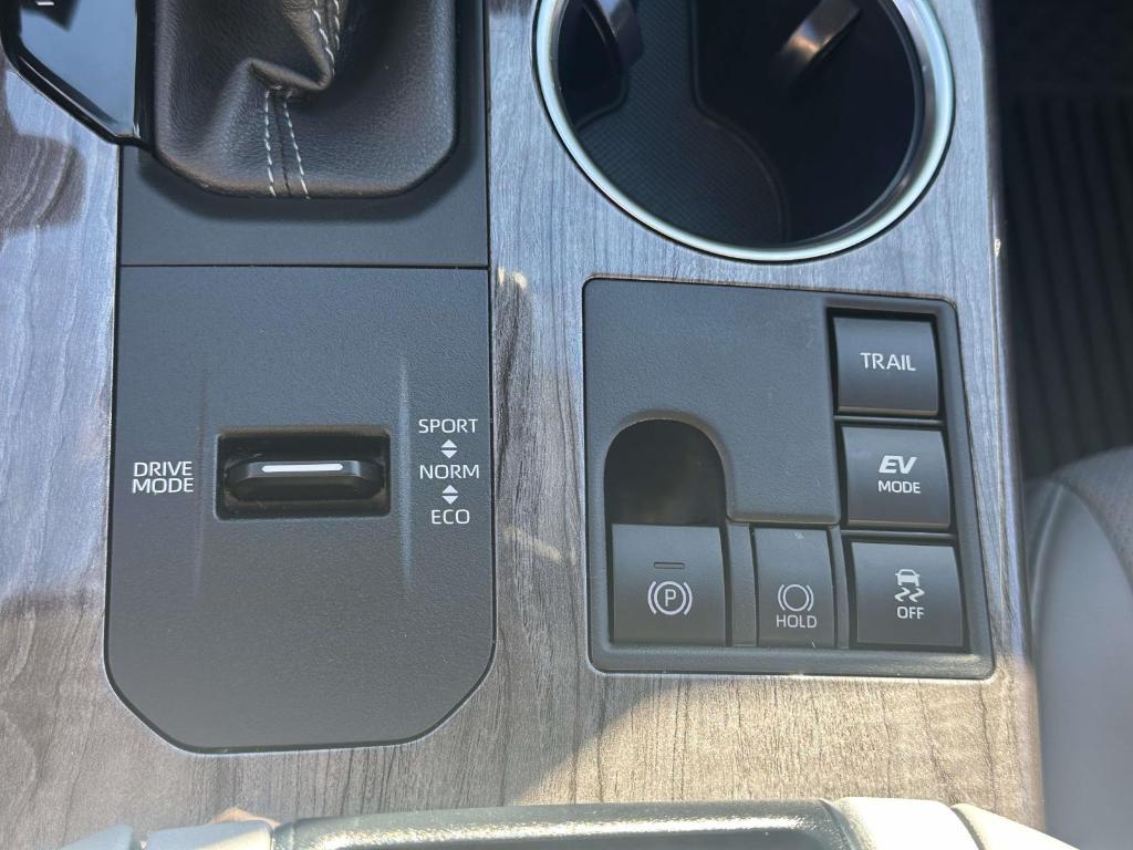 used 2023 Toyota Highlander Hybrid car, priced at $44,299