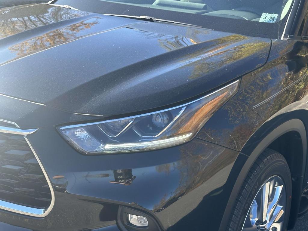used 2023 Toyota Highlander Hybrid car, priced at $44,299