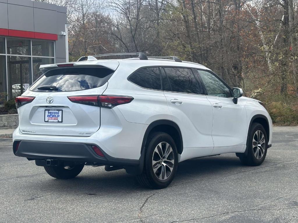 used 2022 Toyota Highlander car, priced at $36,999