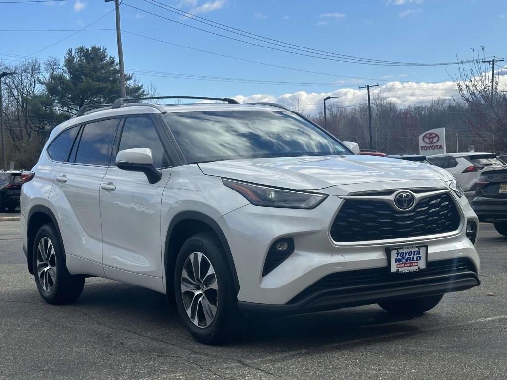used 2022 Toyota Highlander car, priced at $36,999