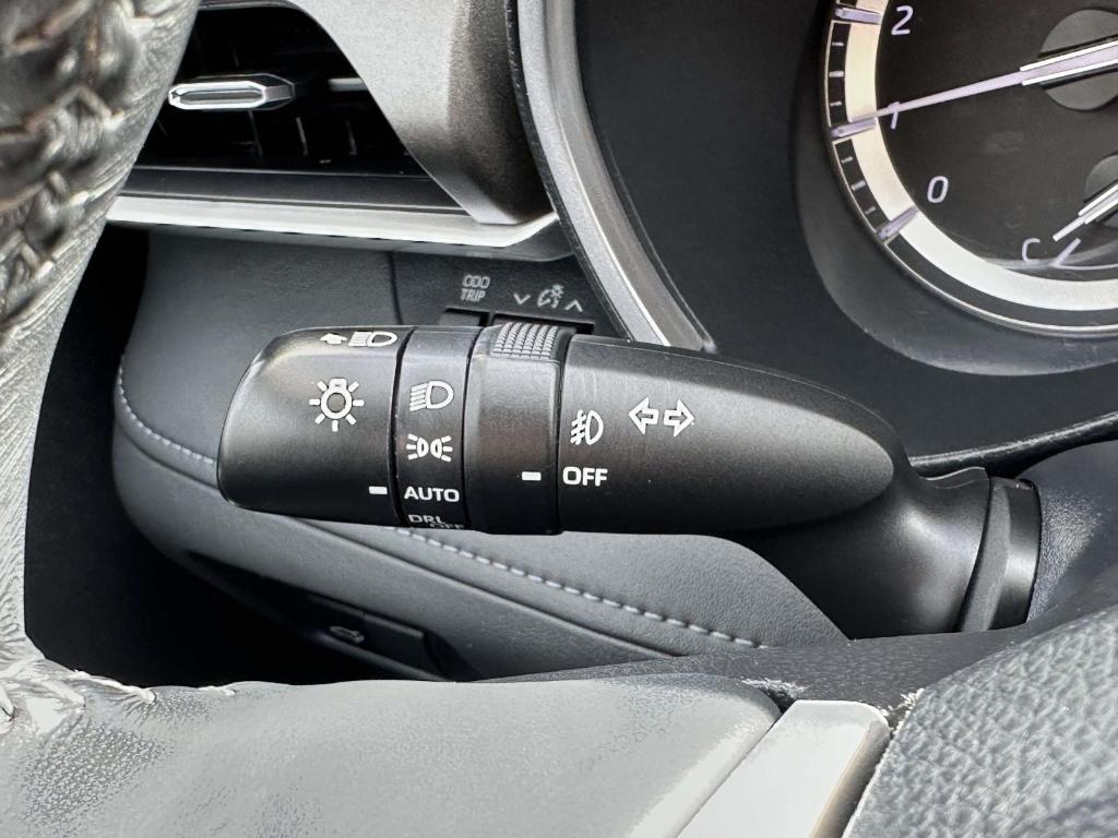 used 2022 Toyota Highlander car, priced at $36,999