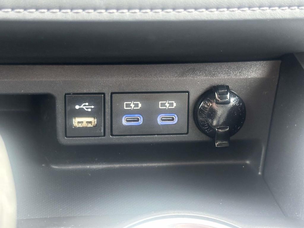 used 2022 Toyota Highlander car, priced at $36,999